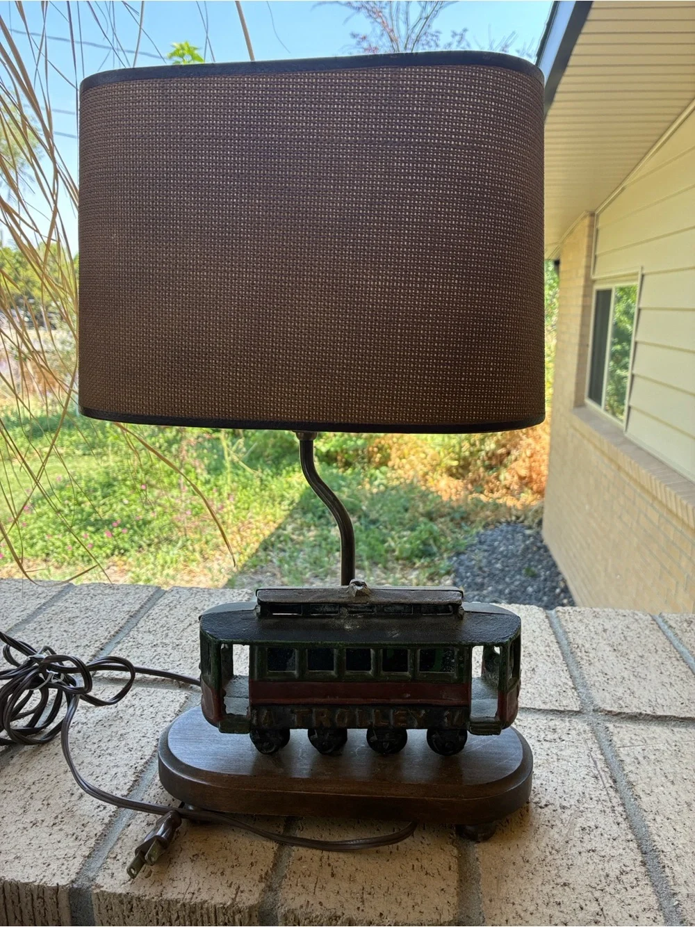 Cast iron Train trolley Lamp Vtg 1970 Trolley Train Car Bedside Lamp Orig. Shade